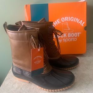 Womens Sporto Winter Boot. size 9 Medium. Runs a little small.